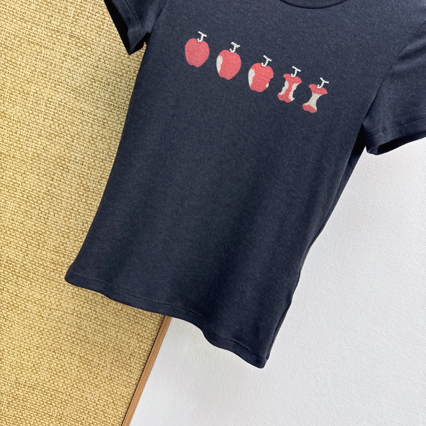 Women's short sleeves